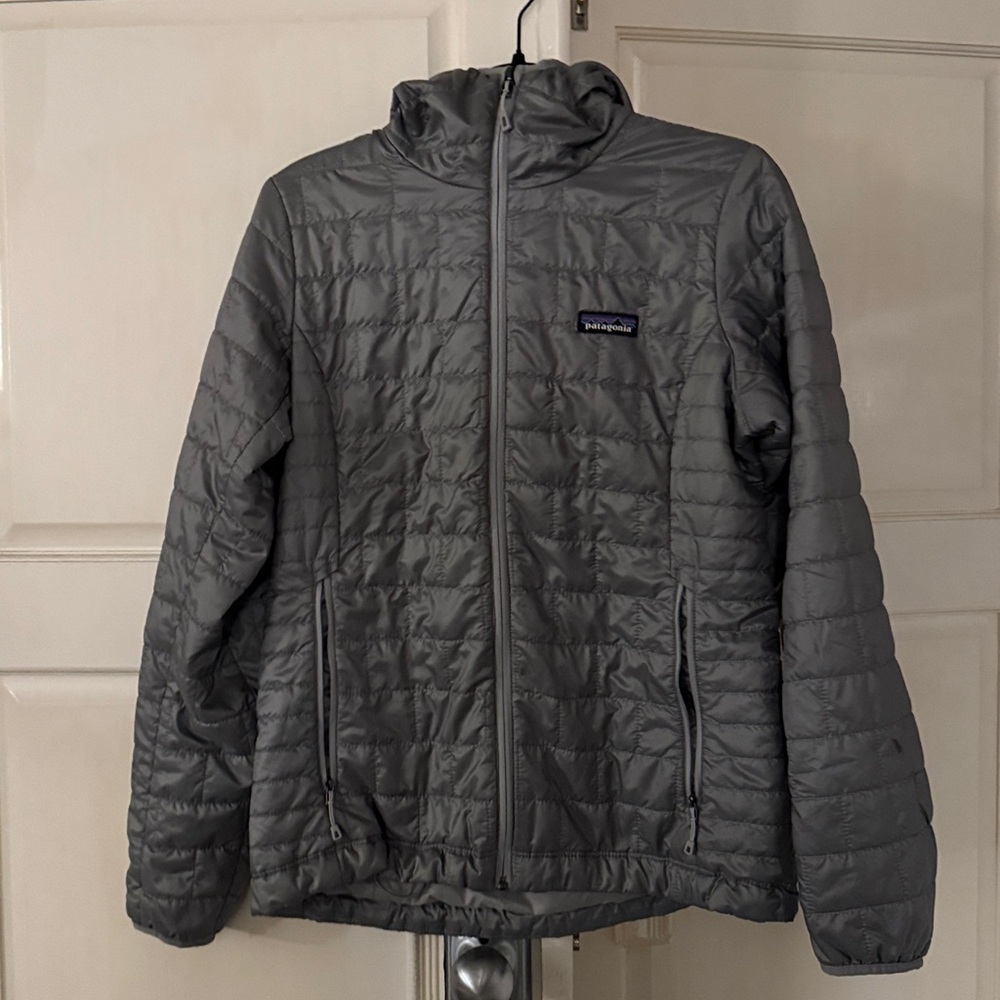 Like New Patagonia Silver Quilted Jacket Sz: M